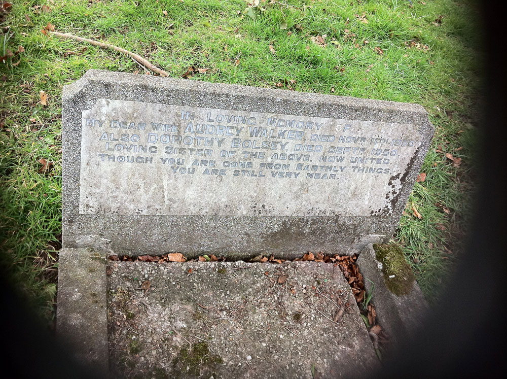98-old-gravestone